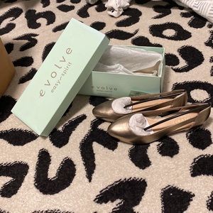 Evolve by easy spirit flats